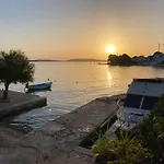Apartman Jakov With Boat Mooring Žaborić