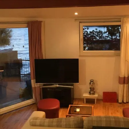 Apartman Jakov With Boat Mooring