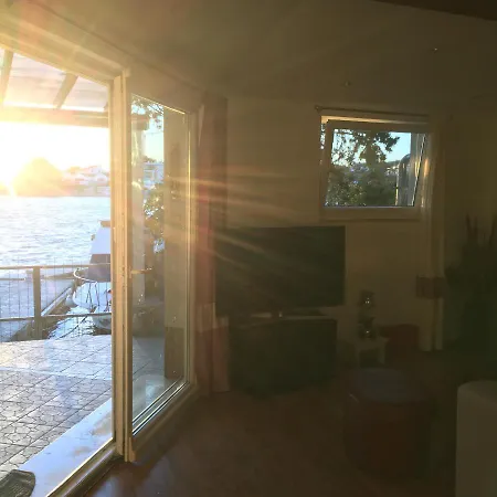 Jakov With Boat Mooring Apartman *