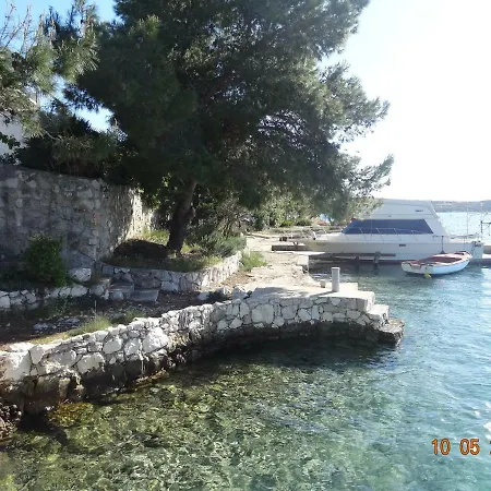 Jakov With Boat Mooring Apartamento *