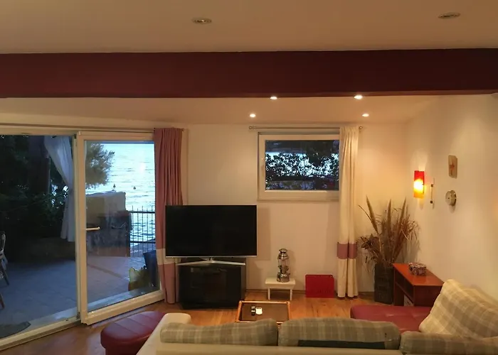 Apartman Jakov With Boat Mooring