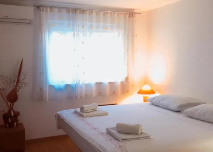 Apartamento Jakov With Boat Mooring