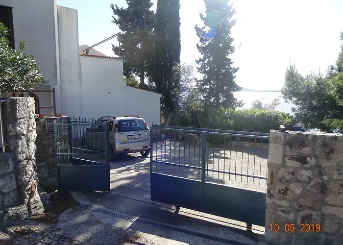 Jakov With Boat Mooring Apartamento *